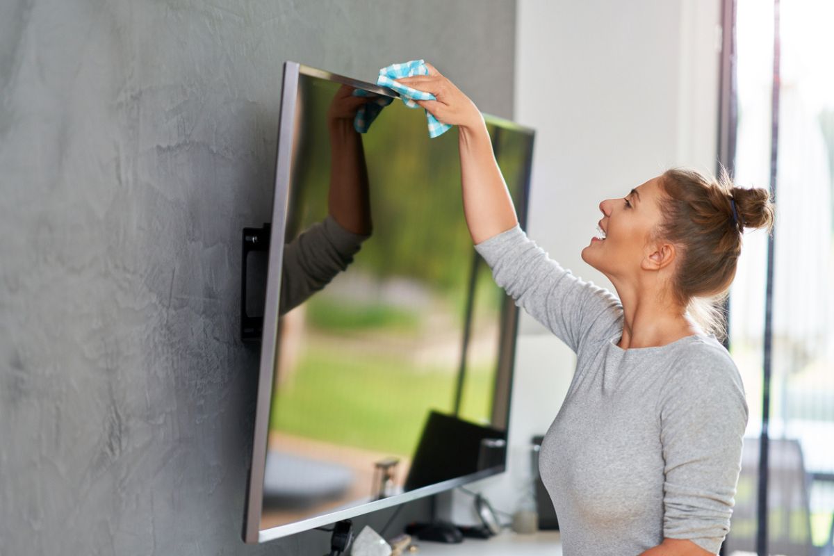 pexels-michal-pech-213601-757318 (1) l’astuce infaillible pour nettoyer sans abîmer votre TV 4K